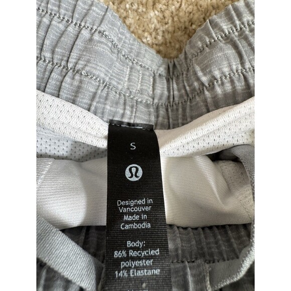 Lululemon Men’s Pace Breaker Shorts Small Sea Salt Light Cast 9" Inseam - Picture 3 of 8